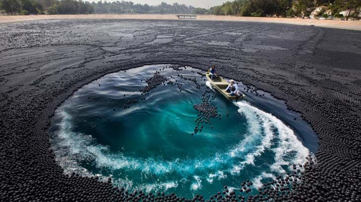 Self-filling balls on reservior